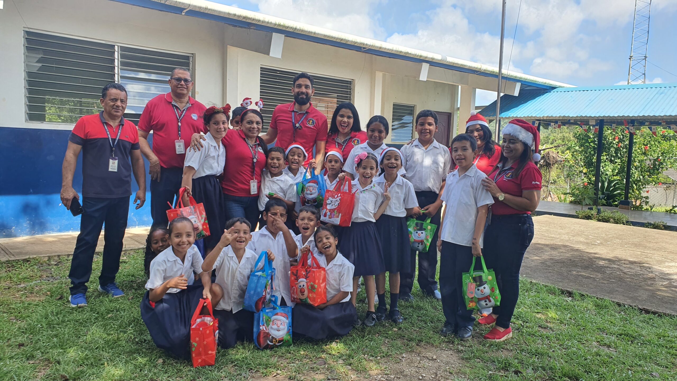 Lee más sobre el artículo Secretaría Provincial y Centro de Mediación realizan actividades recreativas con la juventud de Azuero con motivo de las festividades navideñas